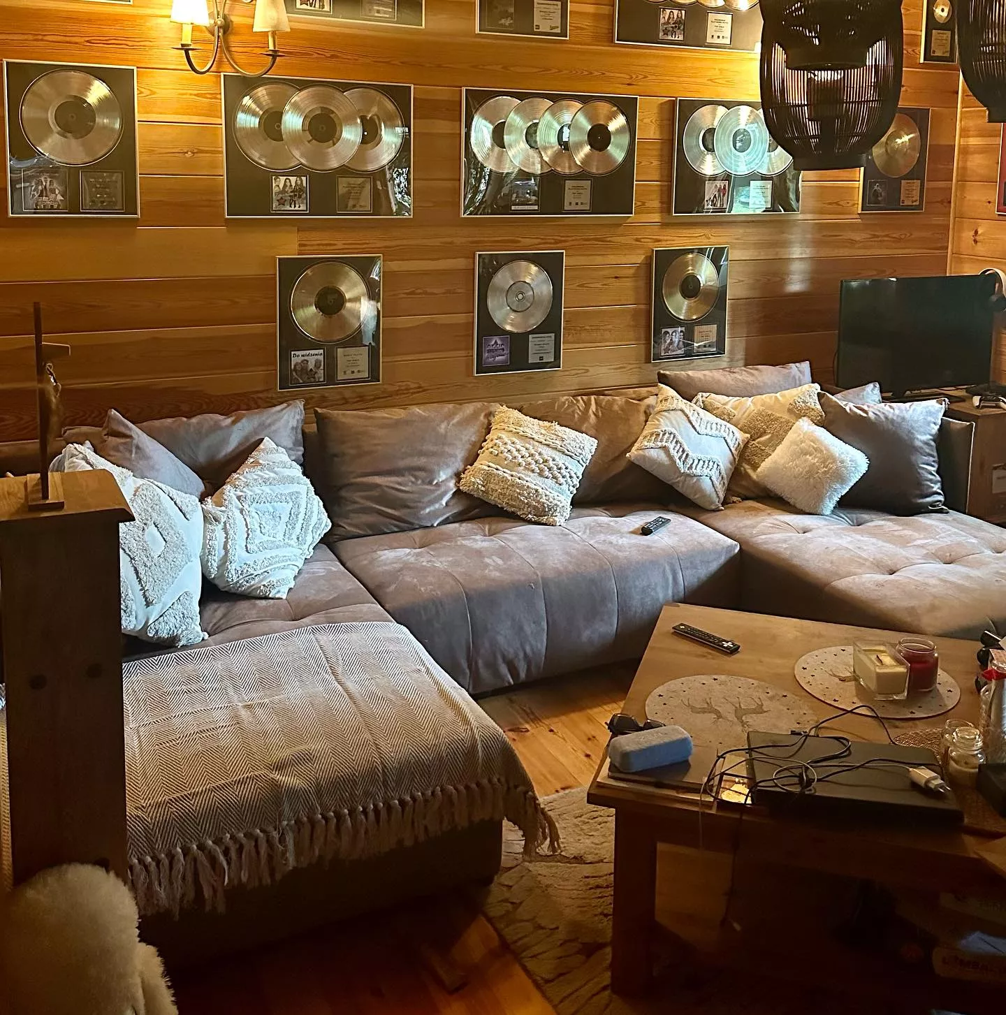 Paula Karpowicz z zespołu Topky inwestuje w swoje zdrowie - Nowa kanapa na ratunek bólom pleców!